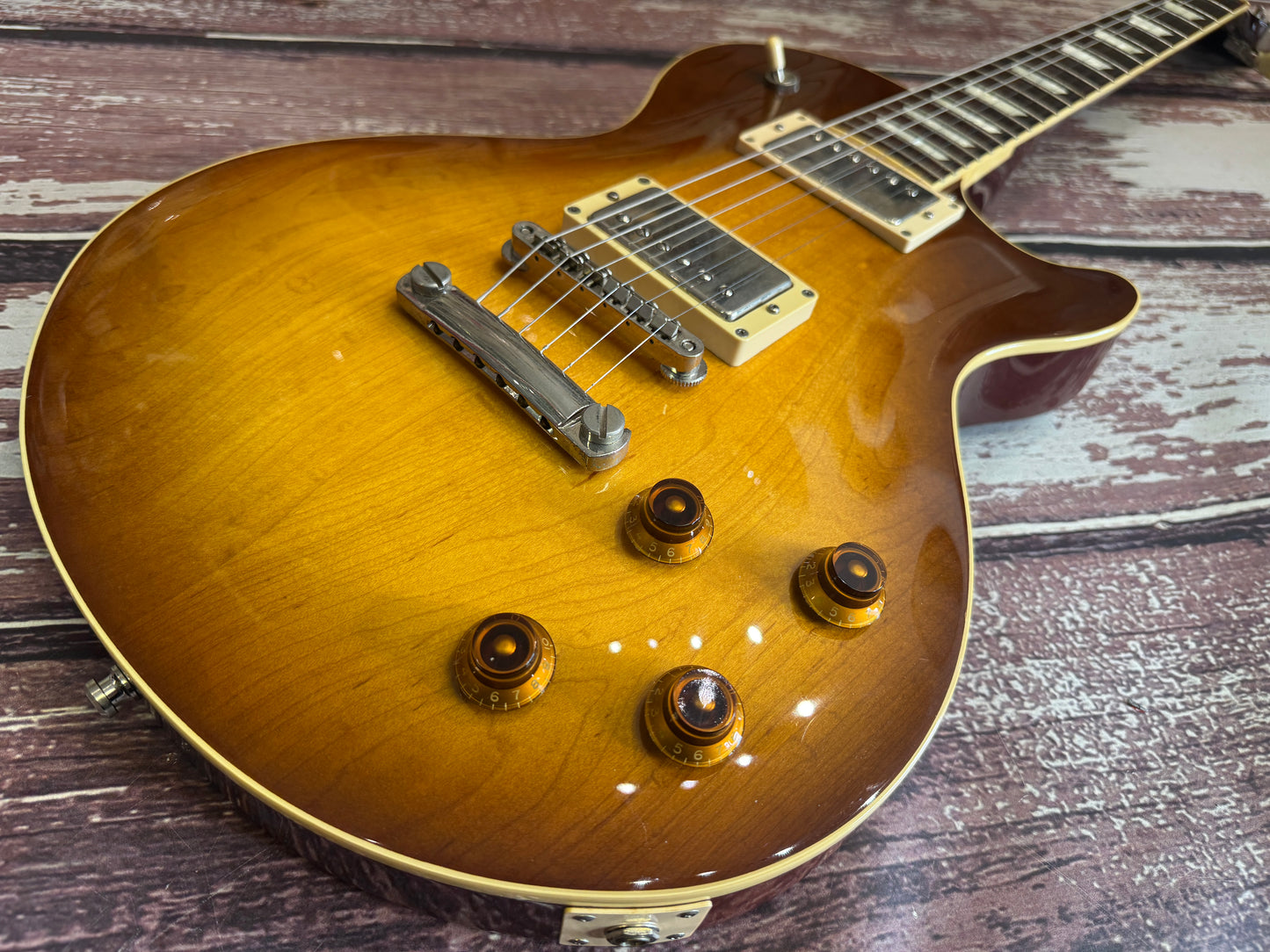 FujiGen Signature STR-1 Les paul 59 - Tanglewood?
