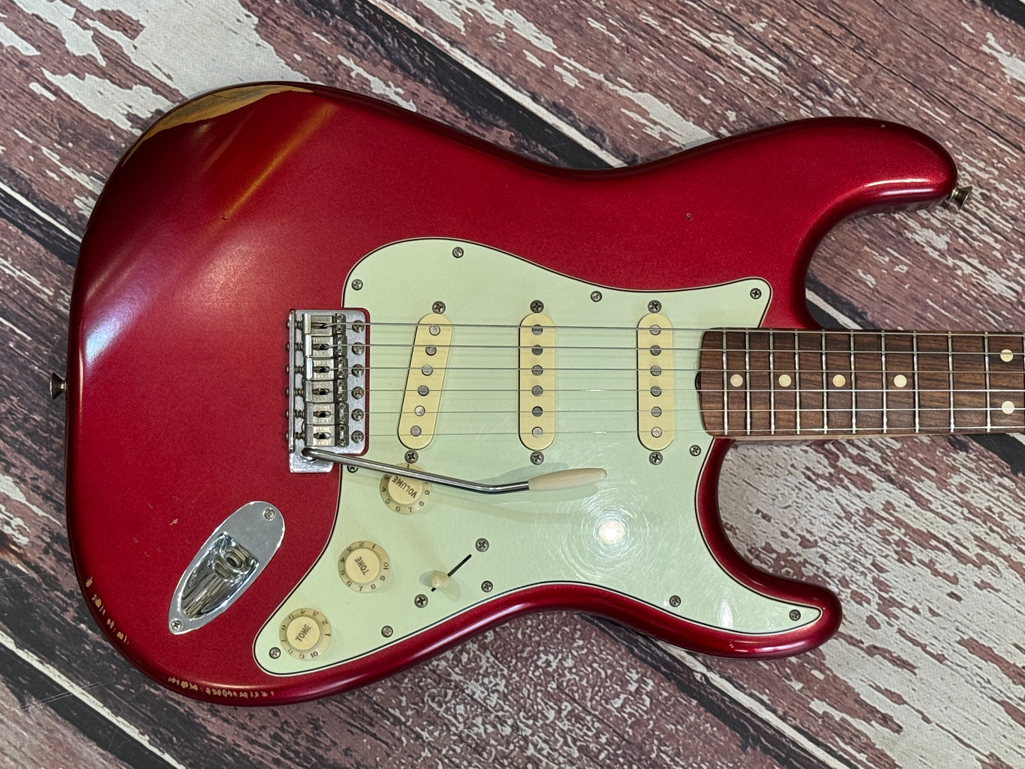 Fender 2022 Road worn FSR Stratocaster - candy apple red