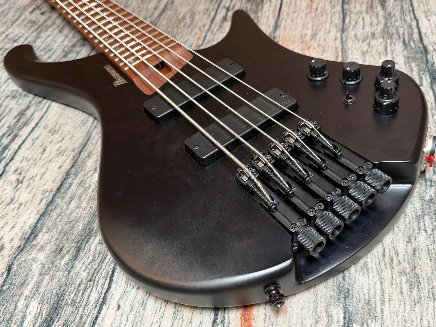 Ibanez EHB1005 MS Headless active 5 string bass & bag