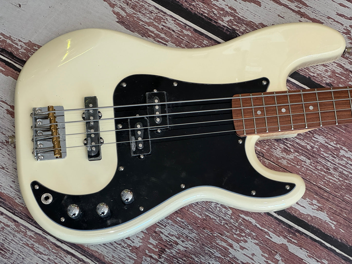 Vintage V42 P-J Bass