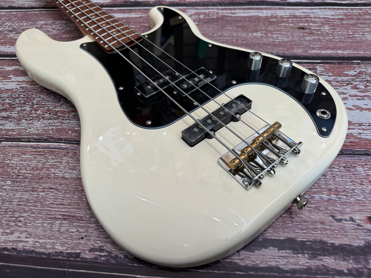 Vintage V42 P-J Bass