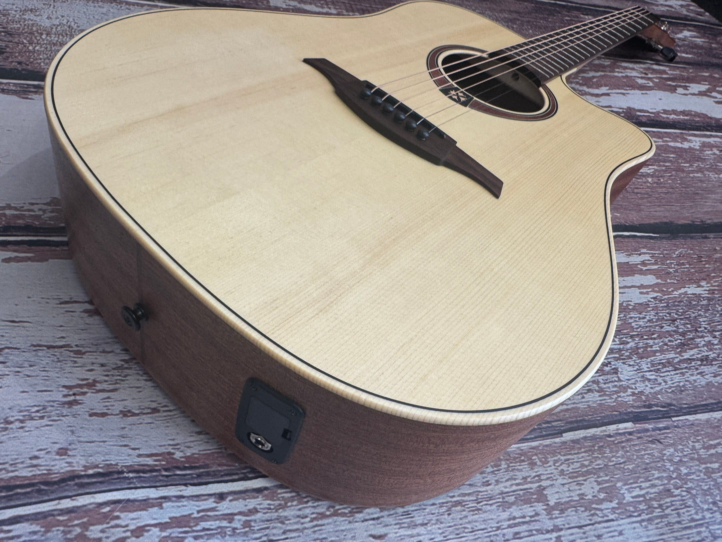 LAG T70-DC Natural - Solid Sitka Spruce top - Cutaway Acoustic