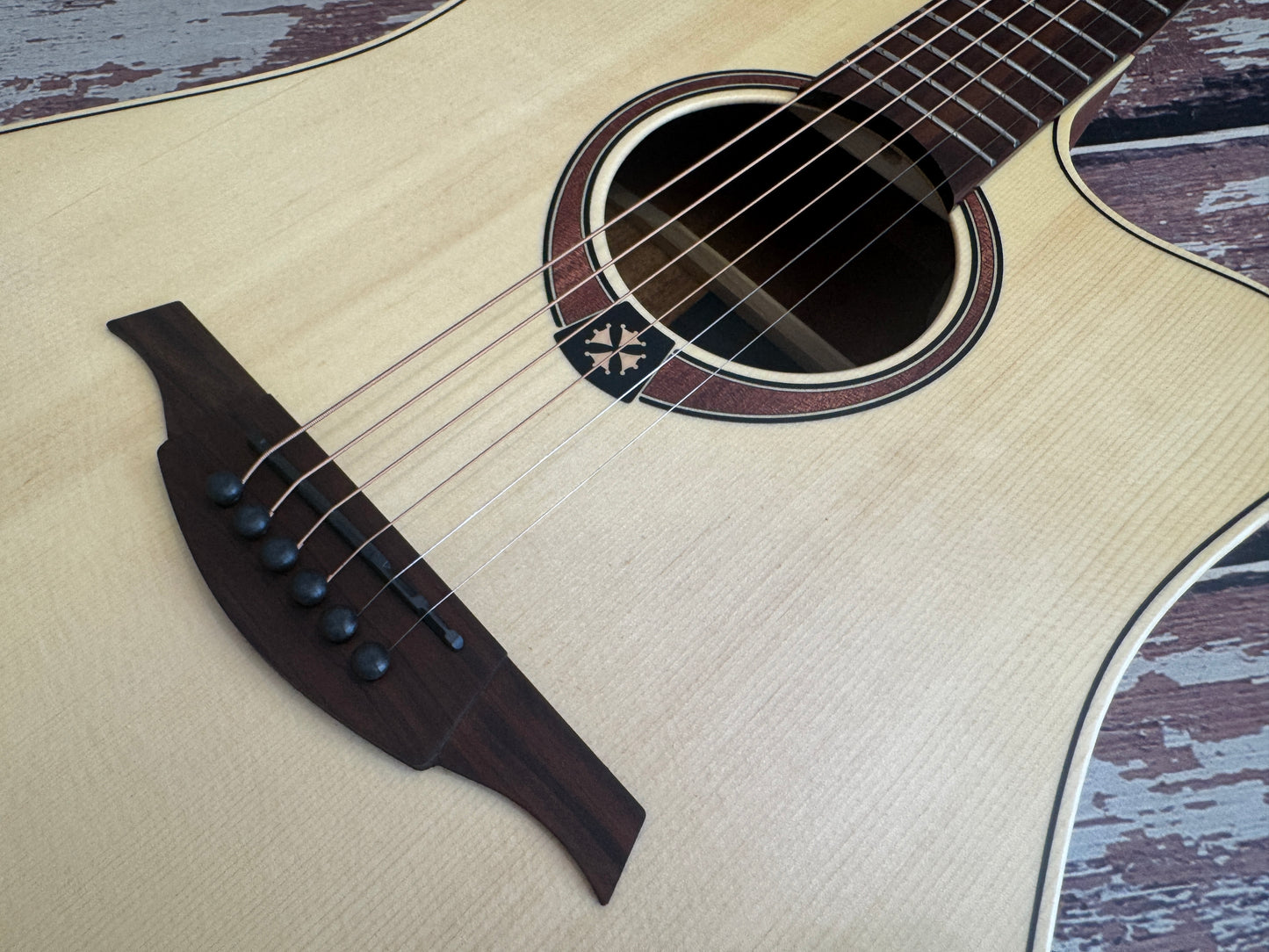 LAG T70-DC Natural - Solid Sitka Spruce top - Cutaway Acoustic