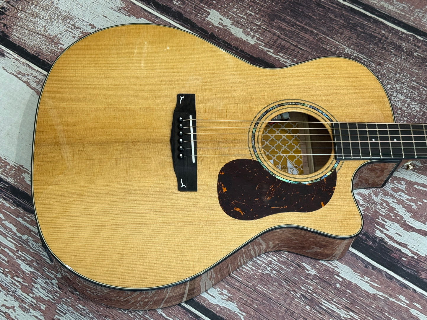 Cort Gold A6 - All solid electro with bag