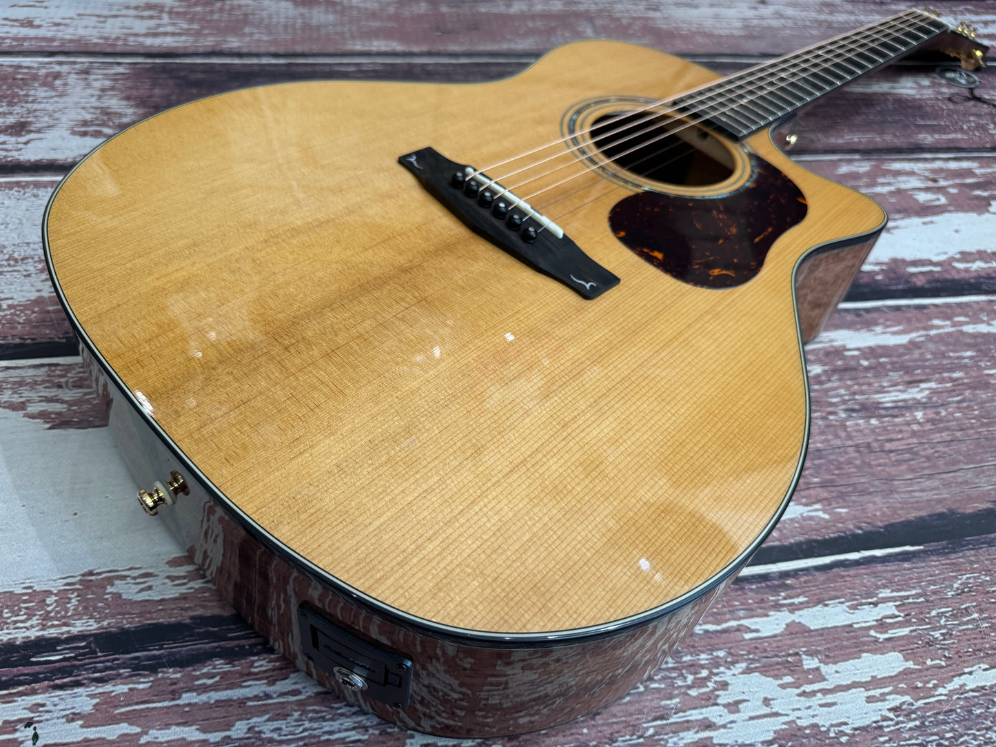 Cort Gold A6 - All solid electro with bag