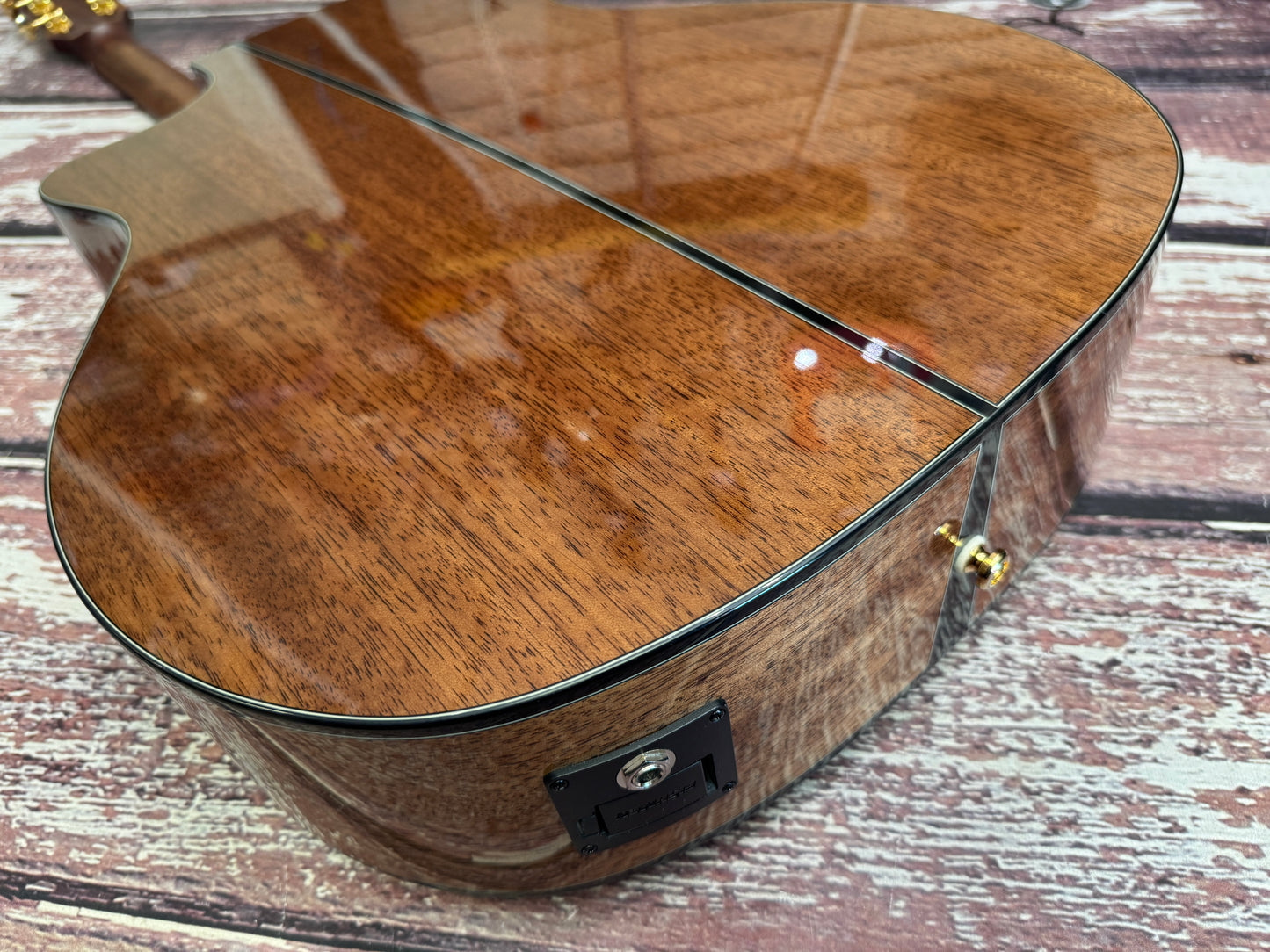 Cort Gold A6 - All solid electro with bag
