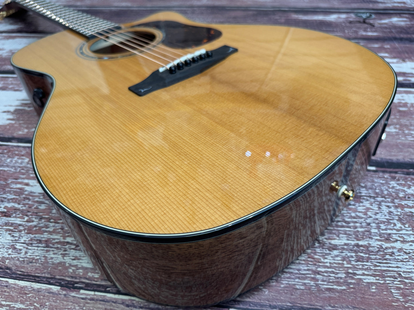 Cort Gold A6 - All solid electro with bag