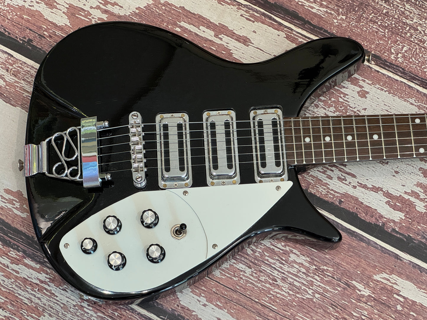 Tanglewood TW68 like a "Rick and Betty" guitar!