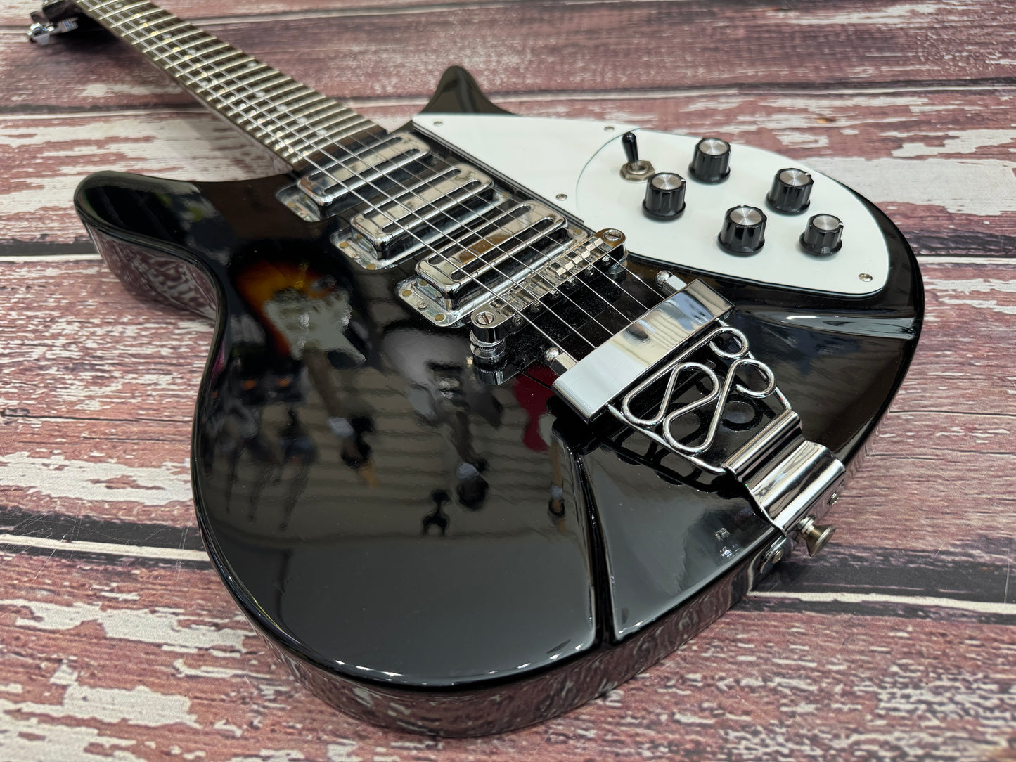 Tanglewood TW68 like a "Rick and Betty" guitar!