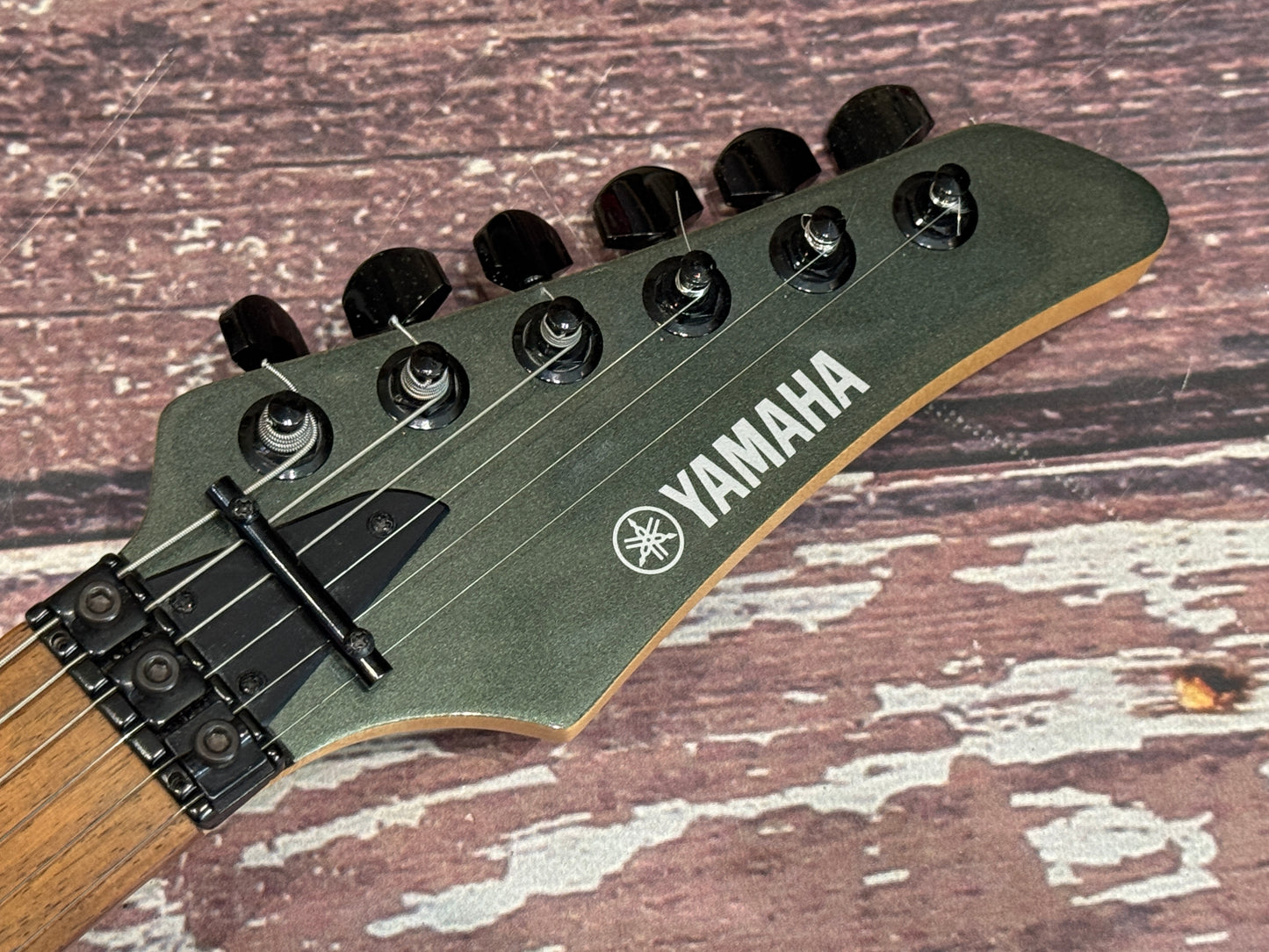 Yamaha RGX420S Double locking tremolo