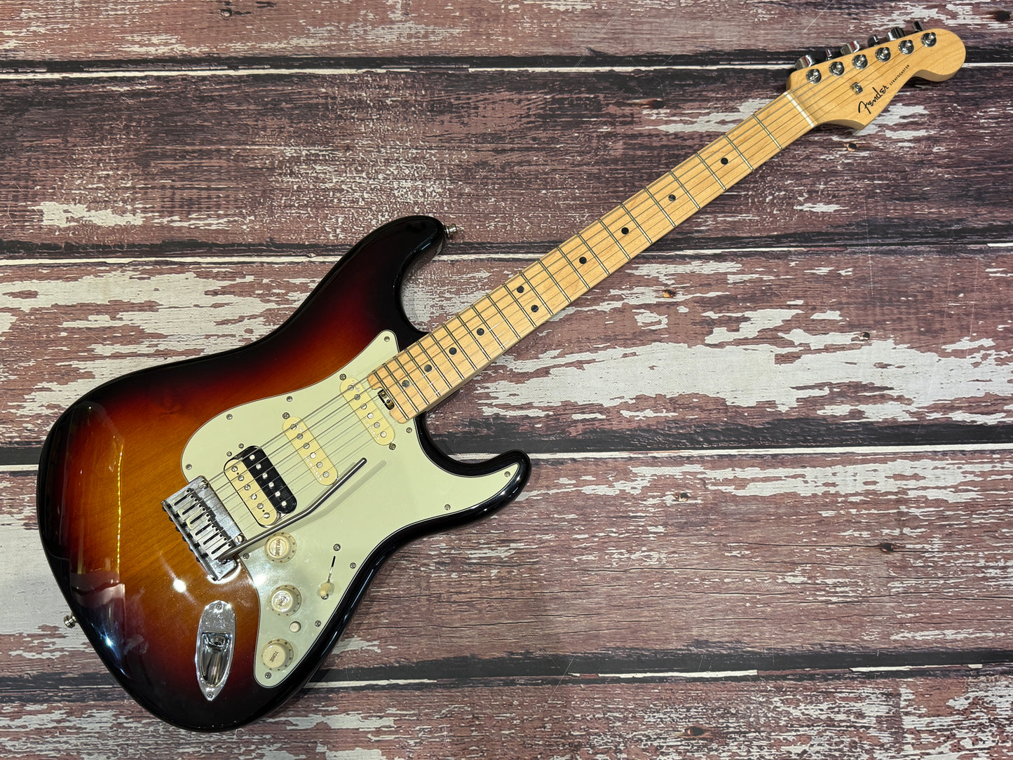 Fender USA Elite Stratocaster HSS with Case and candy