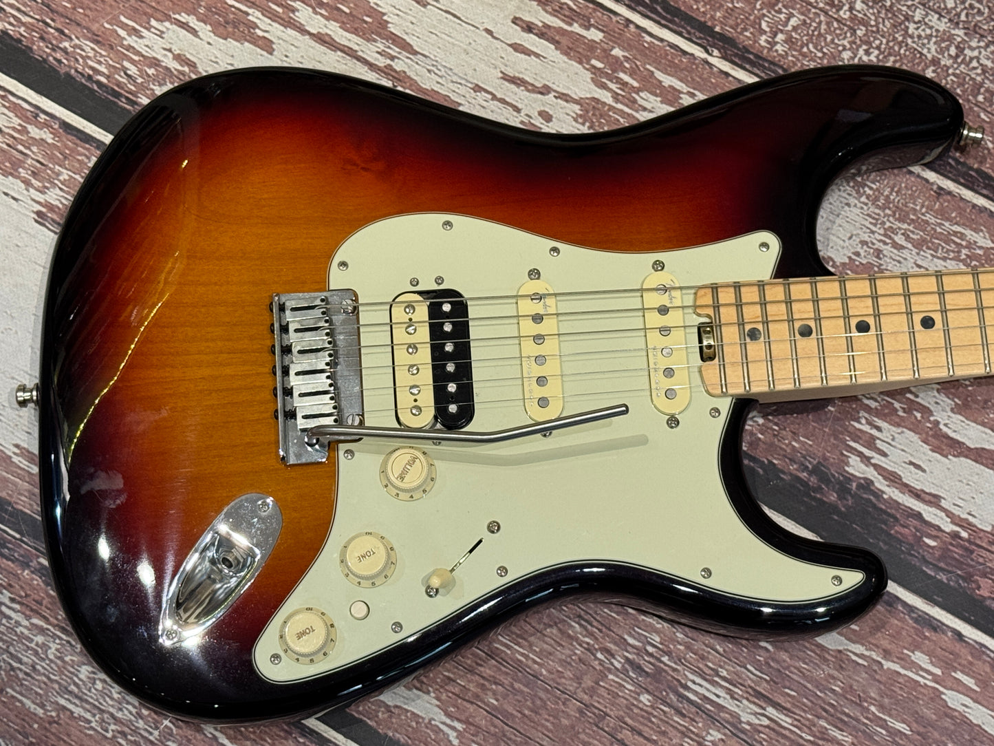 Fender USA Elite Stratocaster HSS with Case and candy