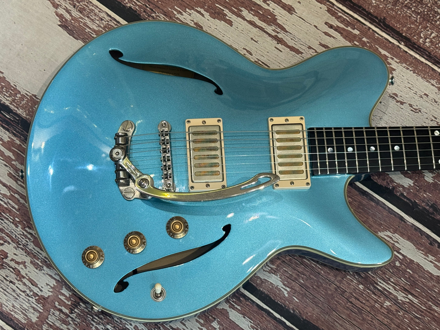 Eastman Romeo LA - Celestine blue, full hollow with OHSC & COA