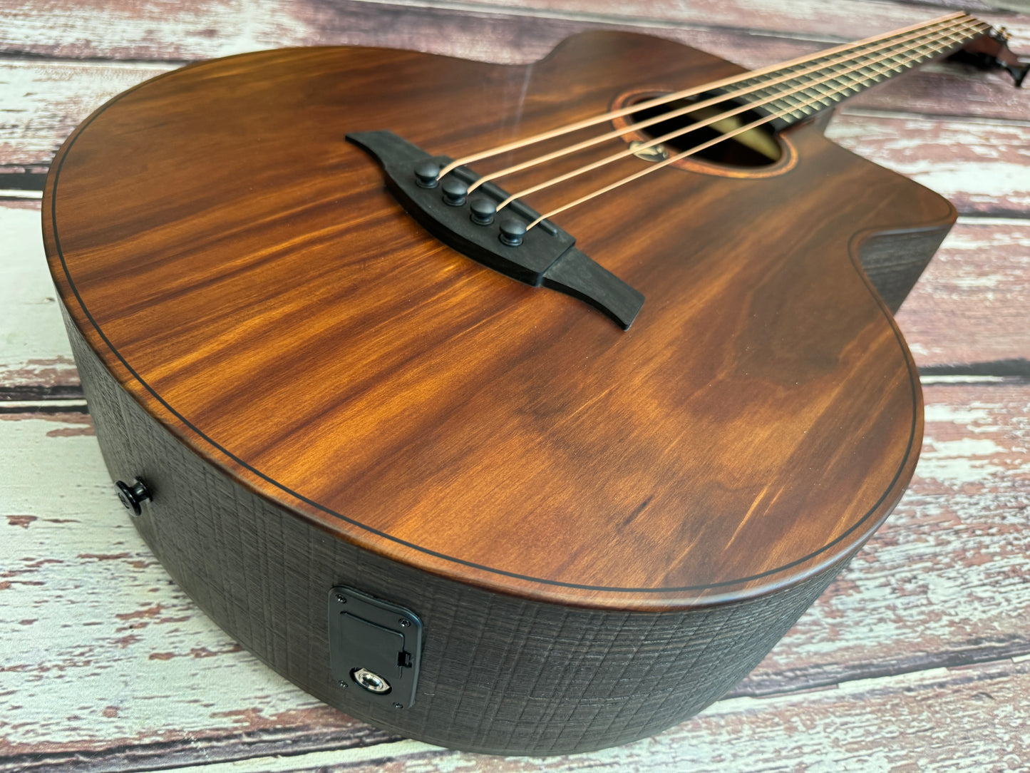 LAG Sauvage electro acoustic bass & deluxe bag