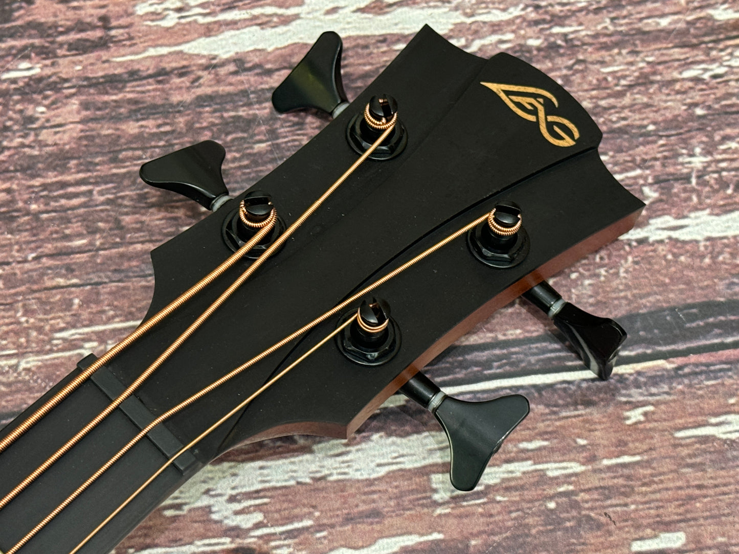 LAG Sauvage electro acoustic bass & deluxe bag