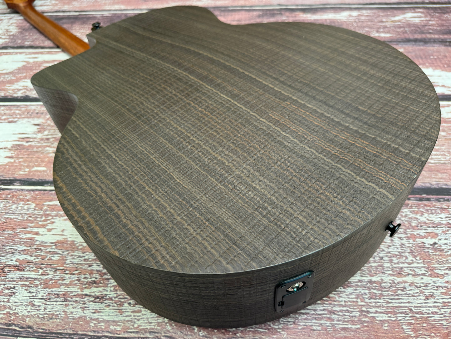 LAG Sauvage electro acoustic bass & deluxe bag