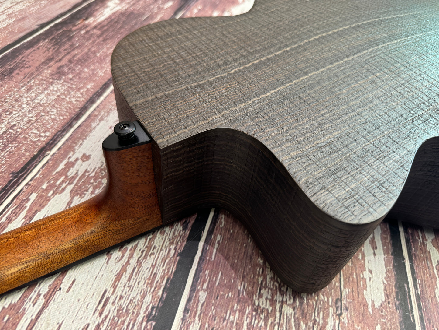LAG Sauvage electro acoustic bass & deluxe bag