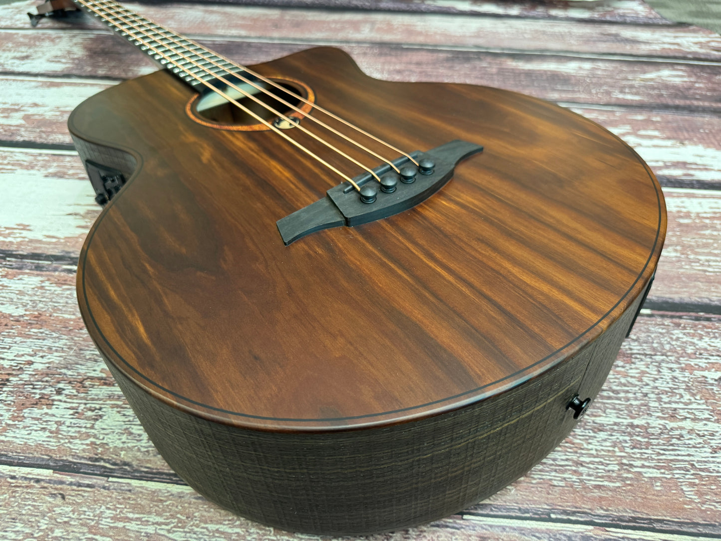 LAG Sauvage electro acoustic bass & deluxe bag