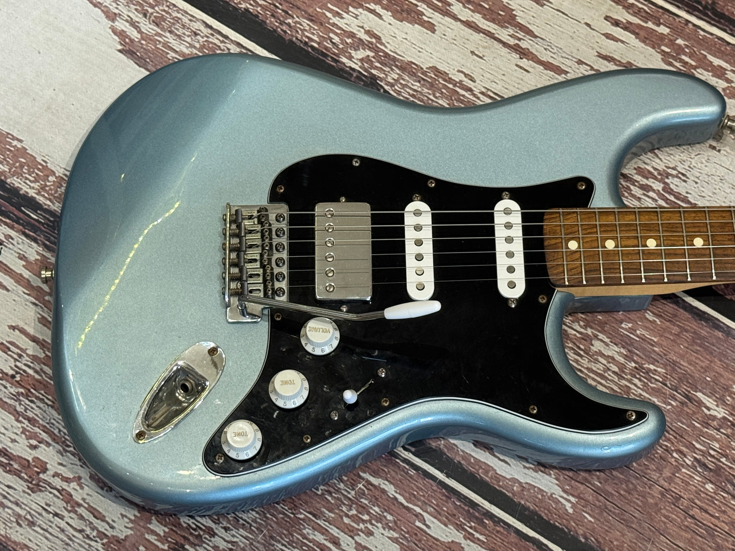 Fender Stanard HSS Stratocaster (Mexico) Bare Knuckle set!