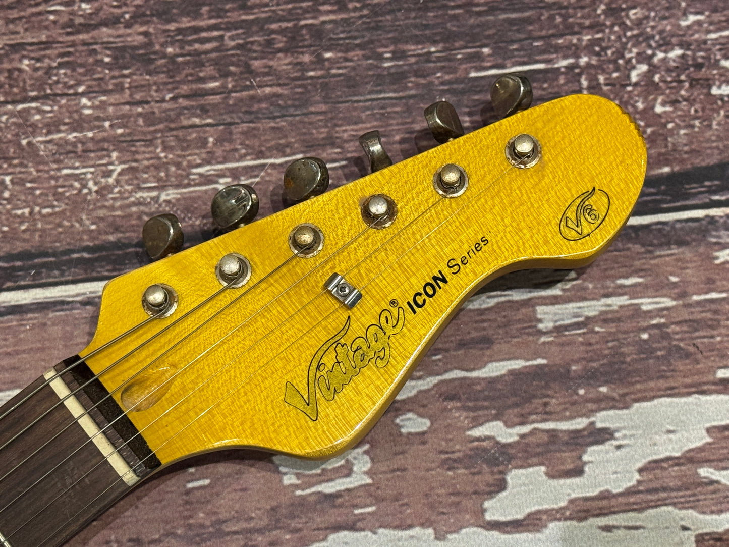 Vintage V6 Icon Relic - Ventura Green