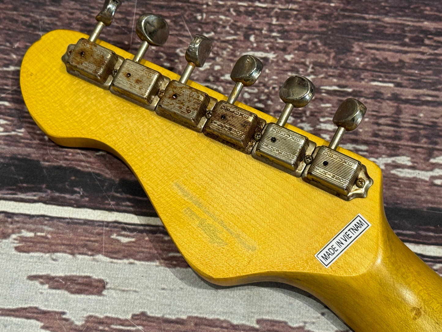 Vintage V6 Icon Relic - Ventura Green