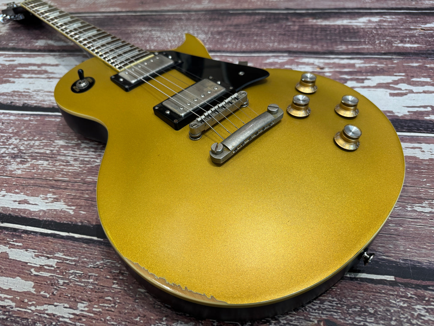 Vintage V100 Gold Top relic series LP