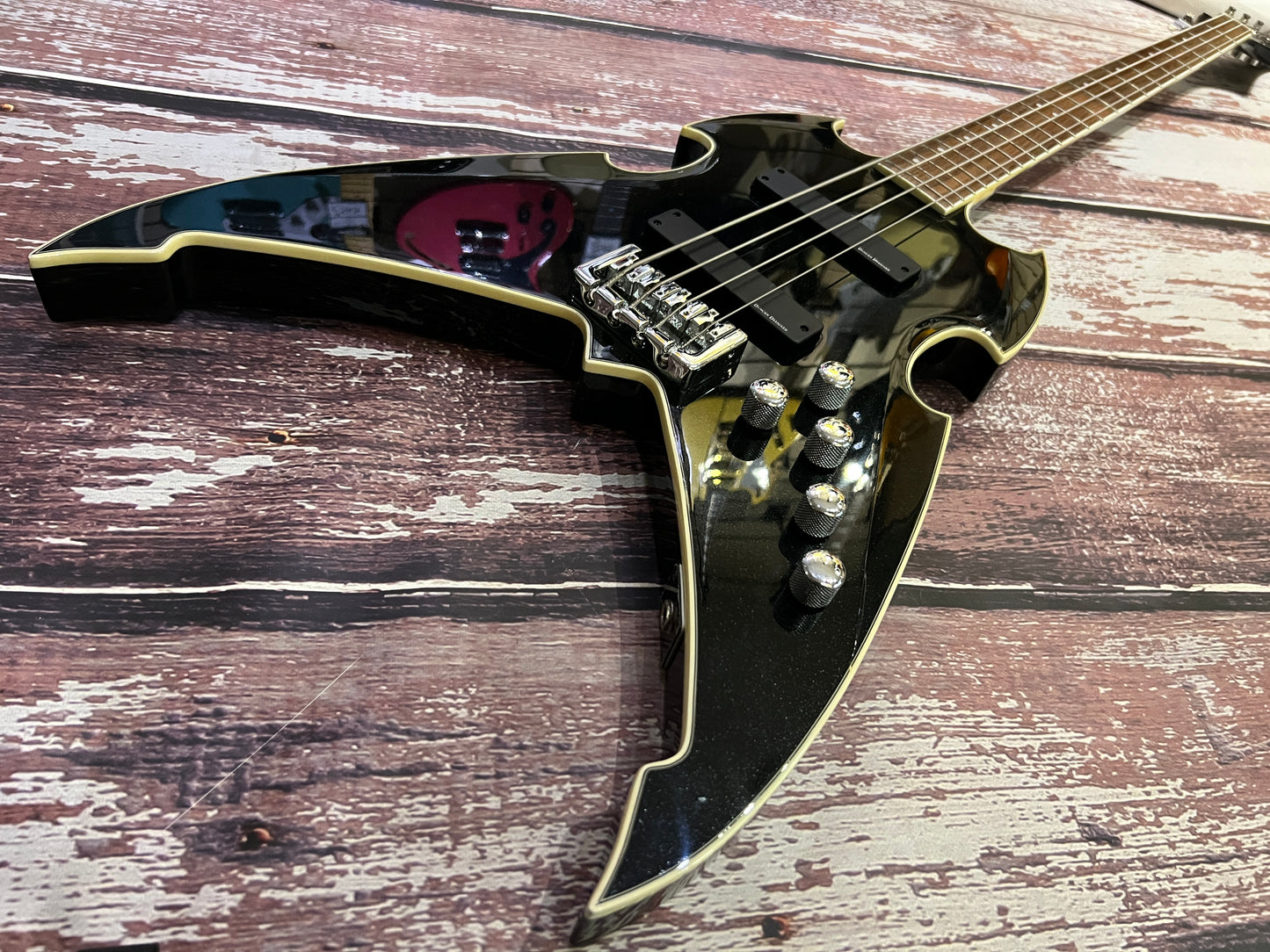 Silvertone Paul Stanley Apocalypse bass