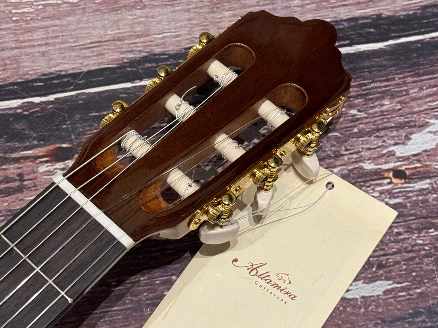 Altamira N200 - Solid Red Cedar top 4/4 Classical