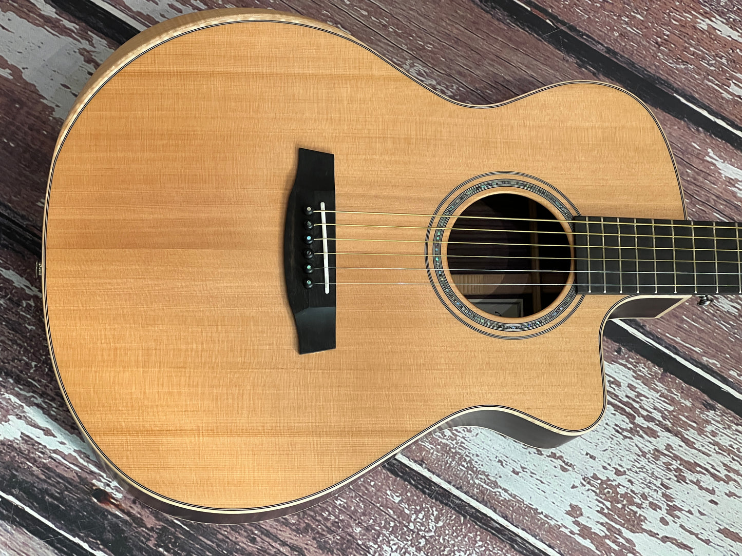 Walden G3030 RCE Electro Acoustic with Hard case 44mm nut
