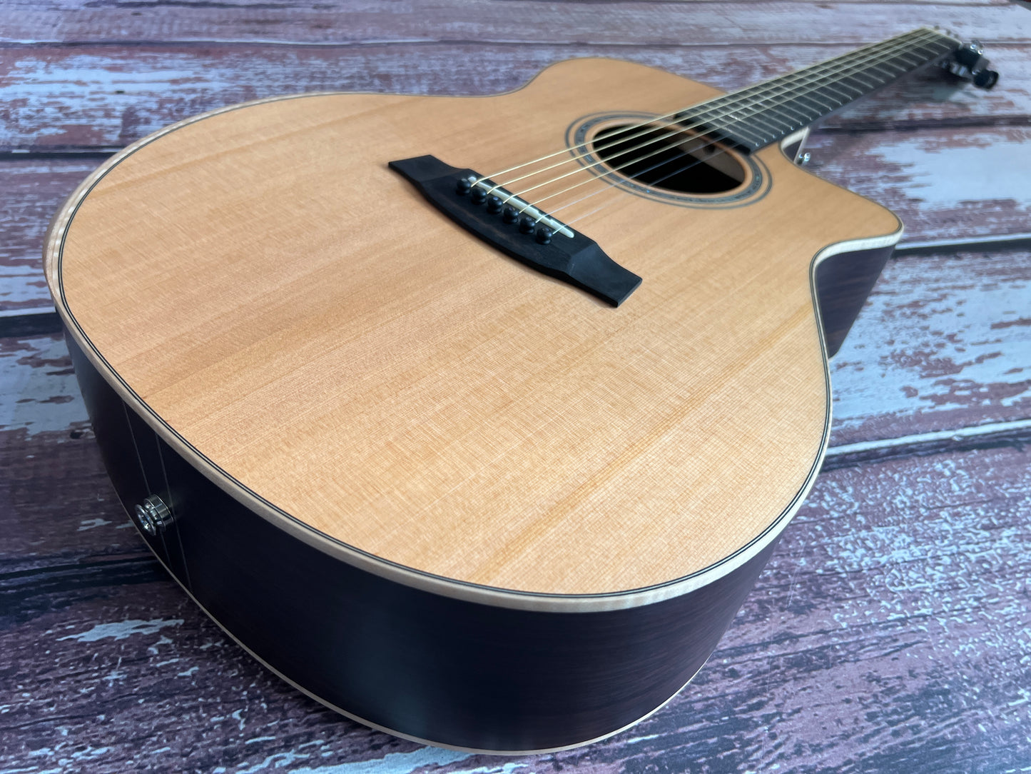 Walden G3030 RCE Electro Acoustic with Hard case 44mm nut