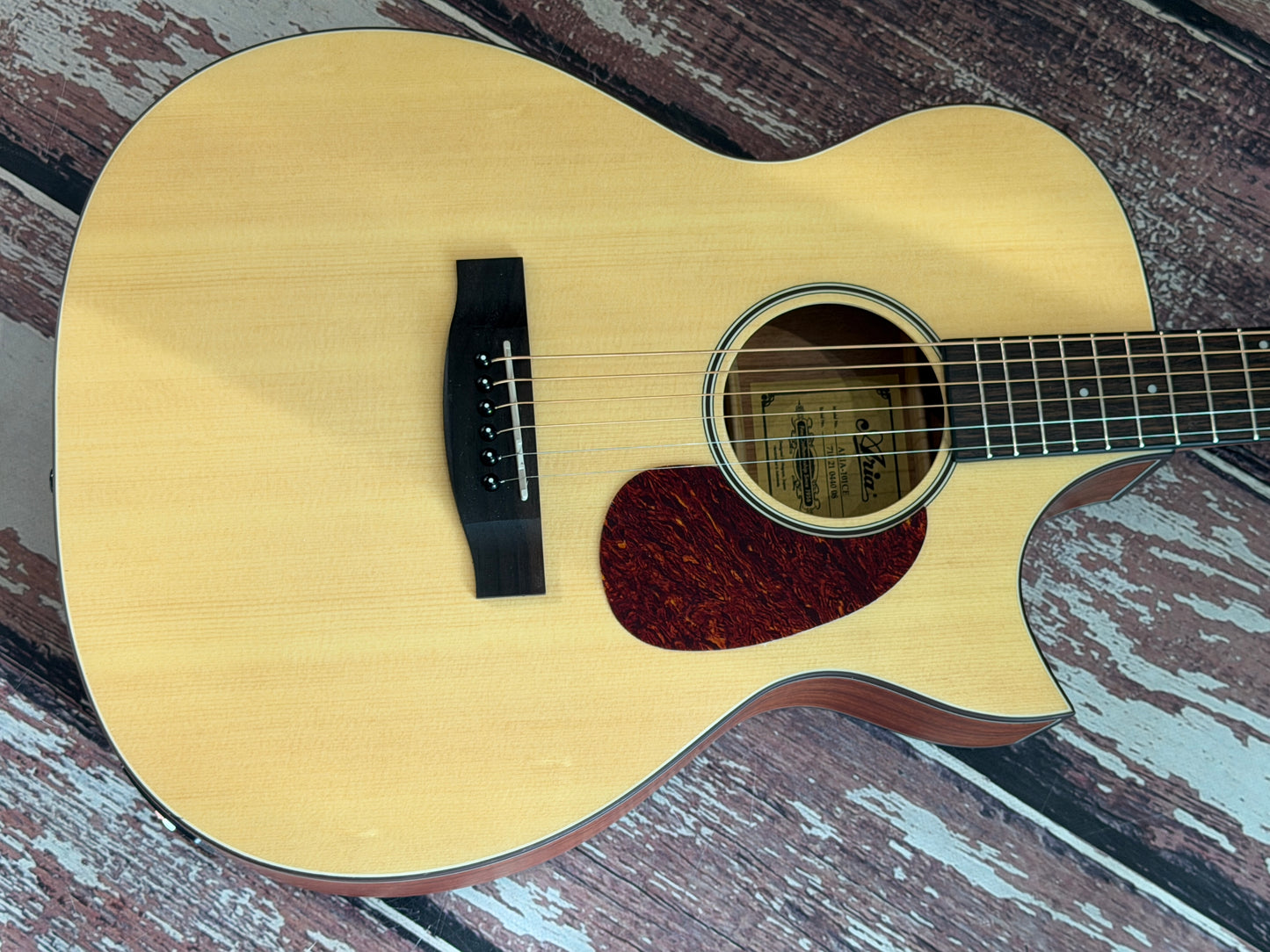 Aria 101 slope cutaway electro acoustic