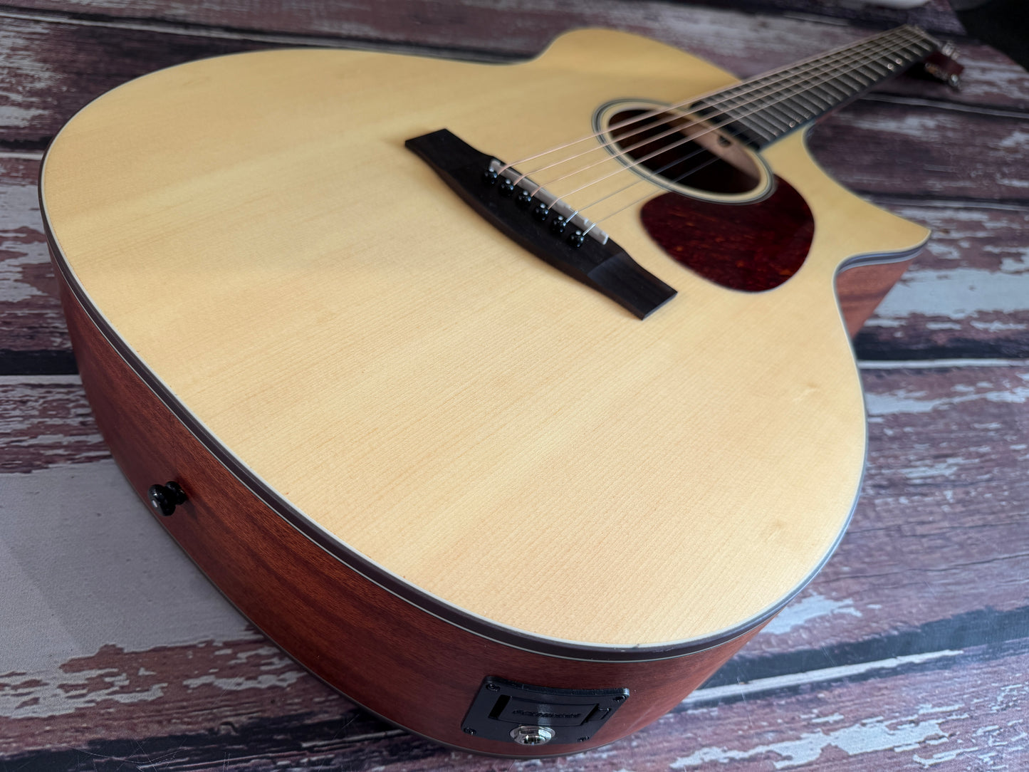 Aria 101 slope cutaway electro acoustic