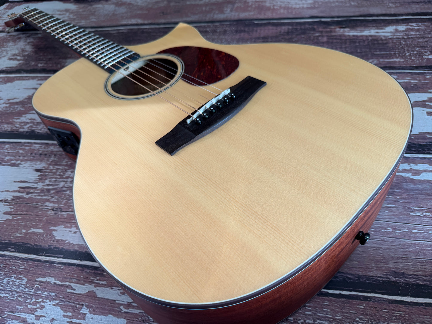 Aria 101 slope cutaway electro acoustic