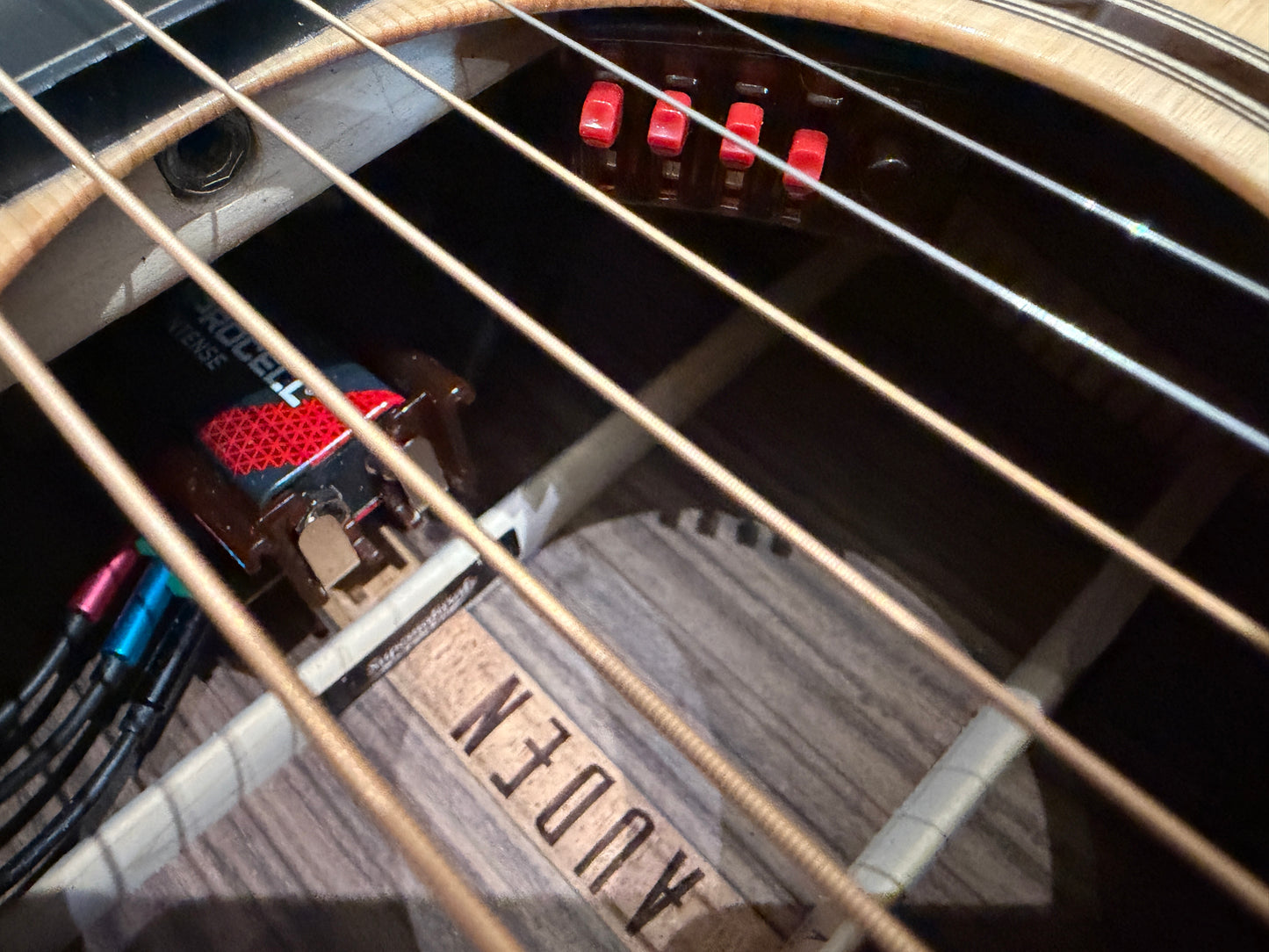 Auden - Black Austin Mahogany Spruce Cut Electro acoustic - All solid.
