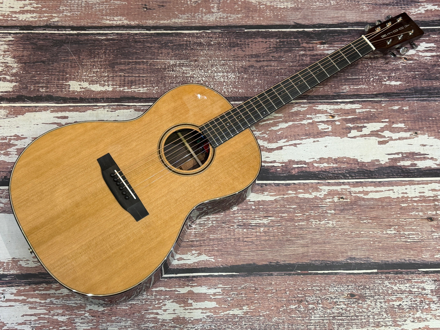 Auden - Artist Series Julia Rosewood Cedar Full Body Electro acoustic - All solid
