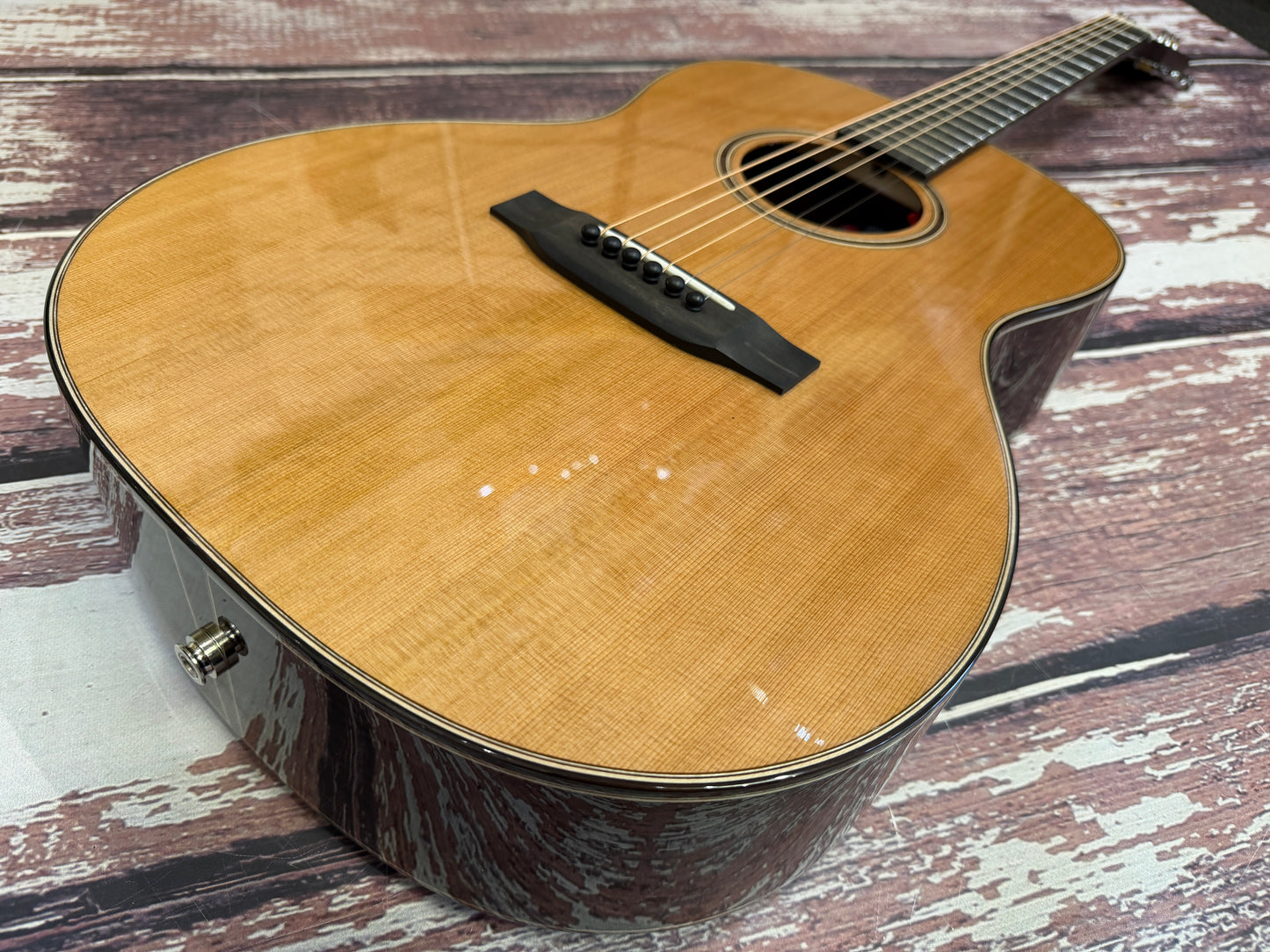 Auden - Artist Series Julia Rosewood Cedar Full Body Electro acoustic - All solid