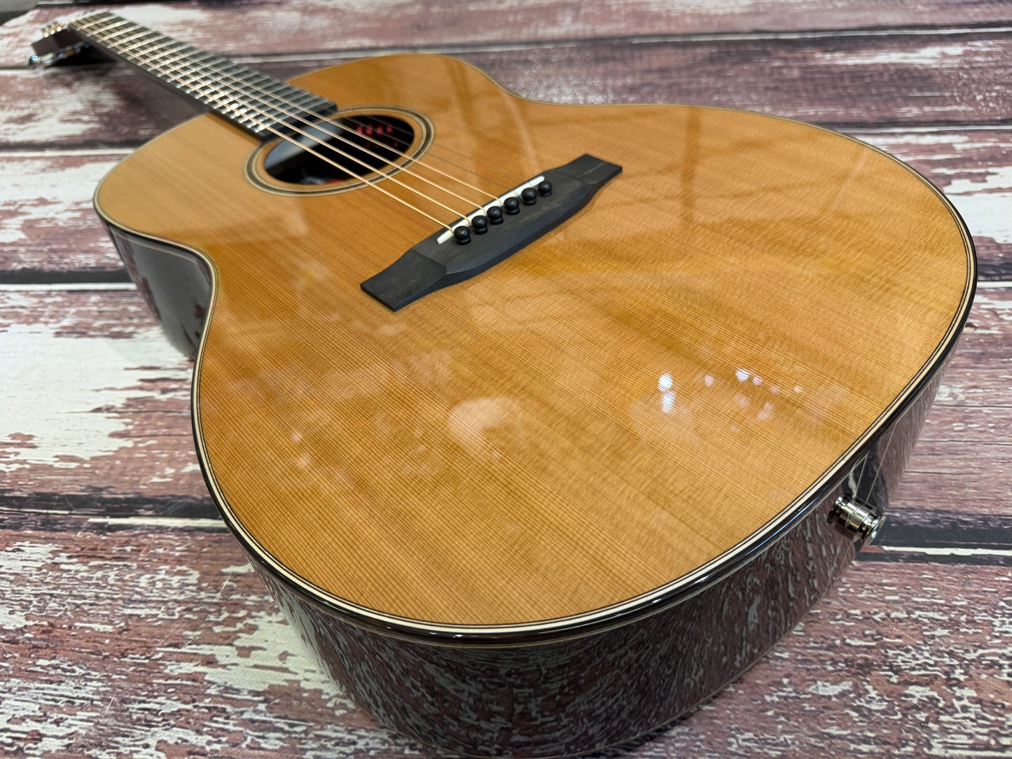Auden - Artist Series Julia Rosewood Cedar Full Body Electro acoustic - All solid