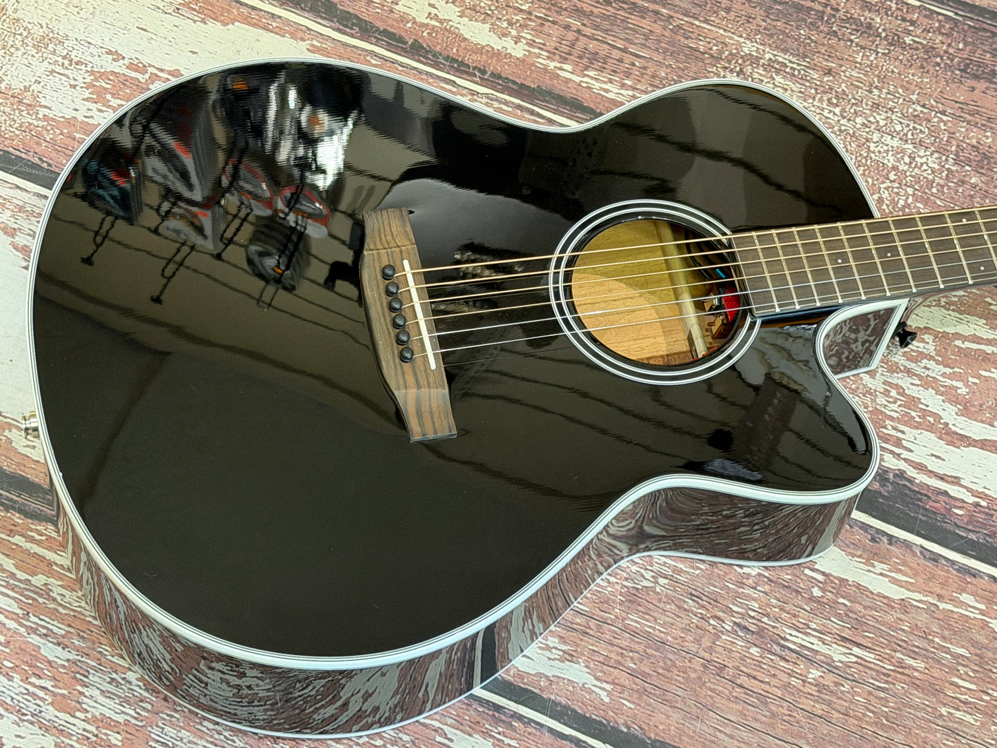 Auden - Black Austin Mahogany Spruce Cut Electro acoustic - All solid.