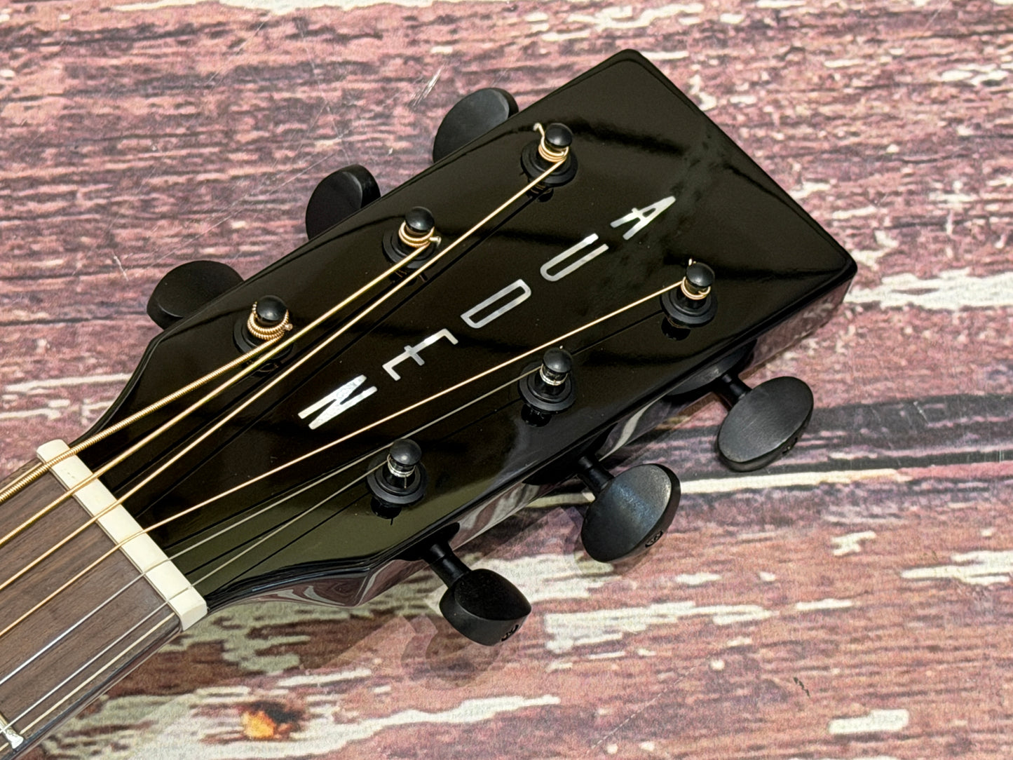 Auden - Black Austin Mahogany Spruce Cut Electro acoustic - All solid.