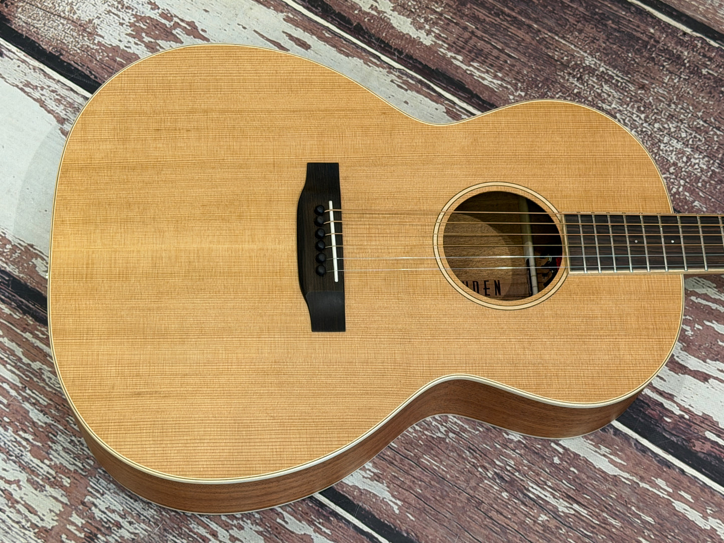 Auden Neo Series All solid Chester - Cedar / Mahogany Full Body electro acoustic