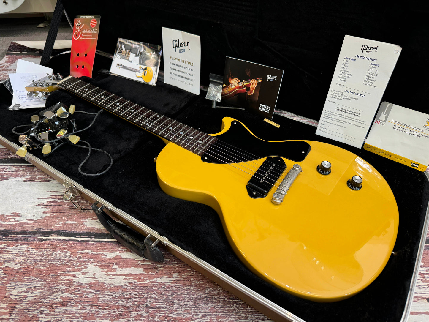 Gibson Les Paul Junior TV Yellow and case