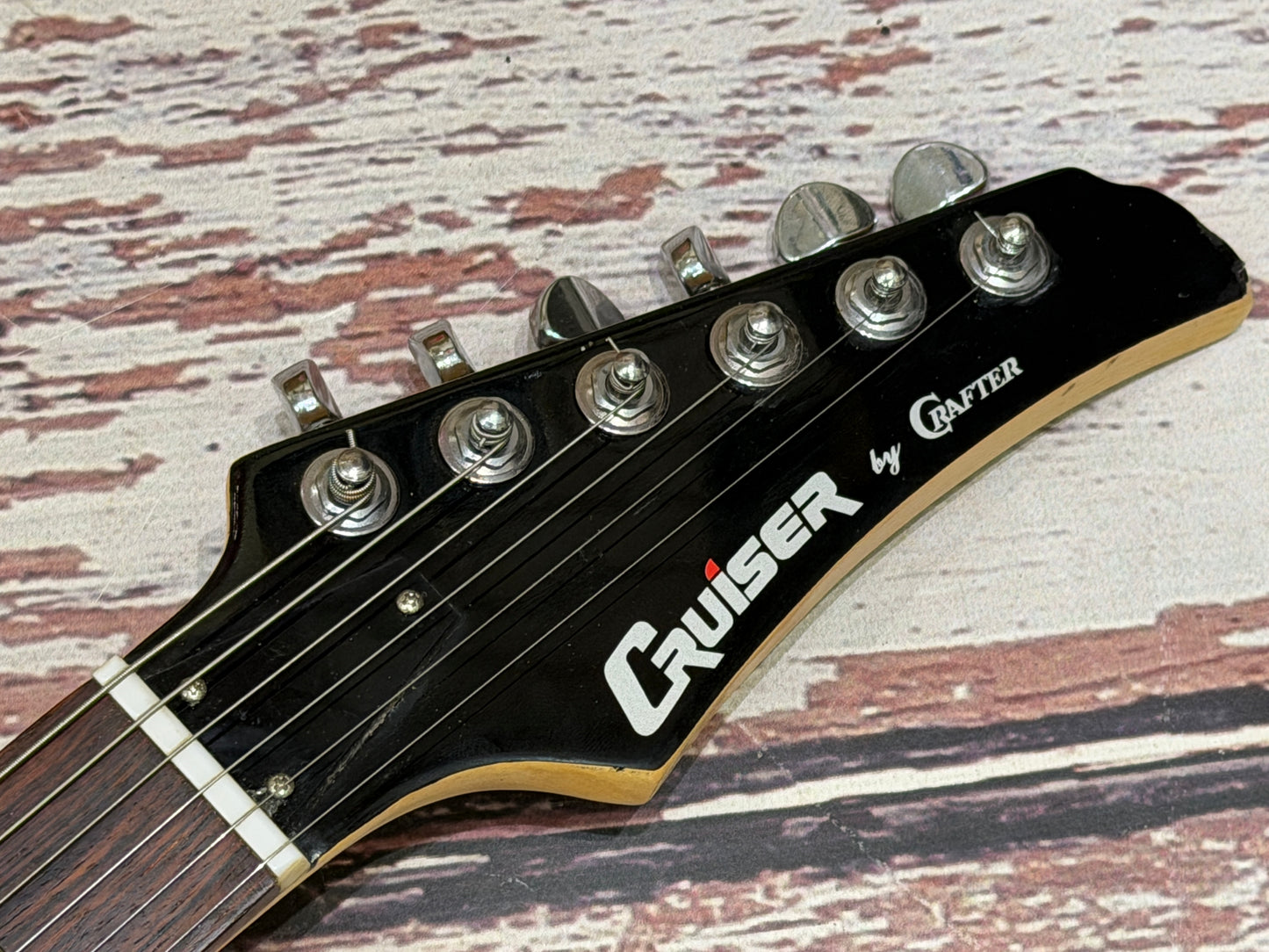 Cruiser by Crafter RG600 white pearl