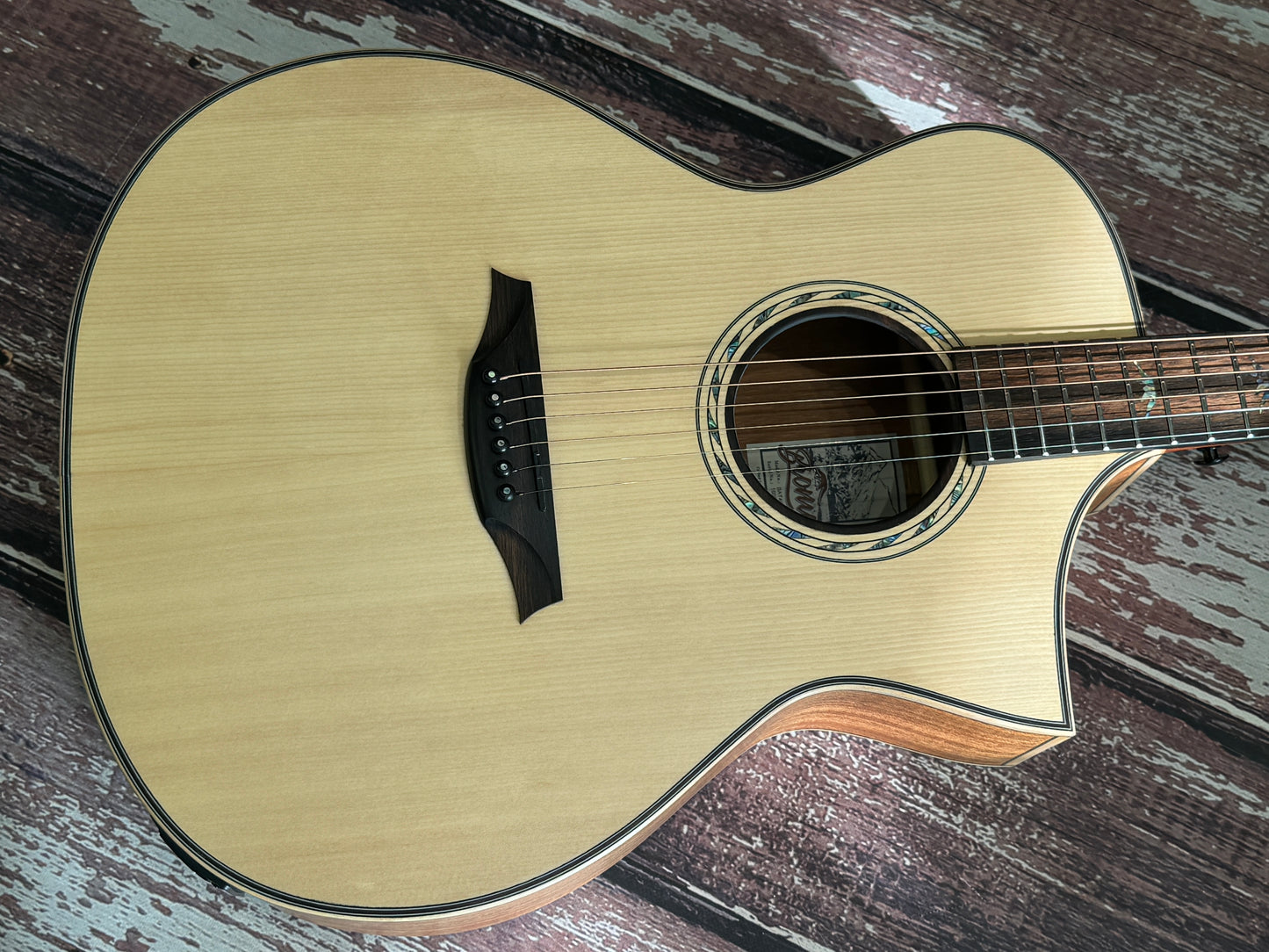 Bromo Tahoma series BAT4CE Solid Top electro acoustic
