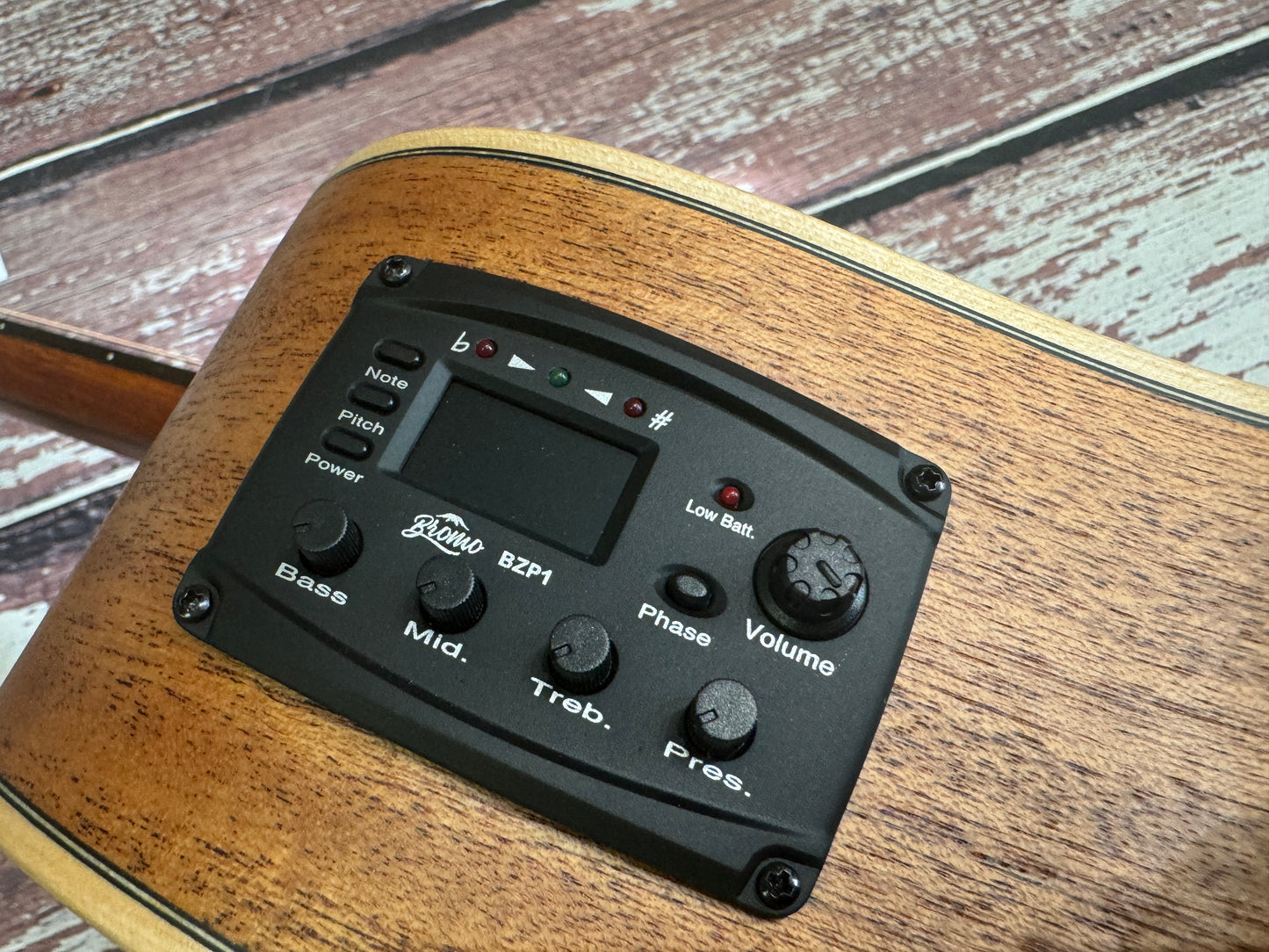 Bromo Tahoma series BAT4CE Solid Top electro acoustic