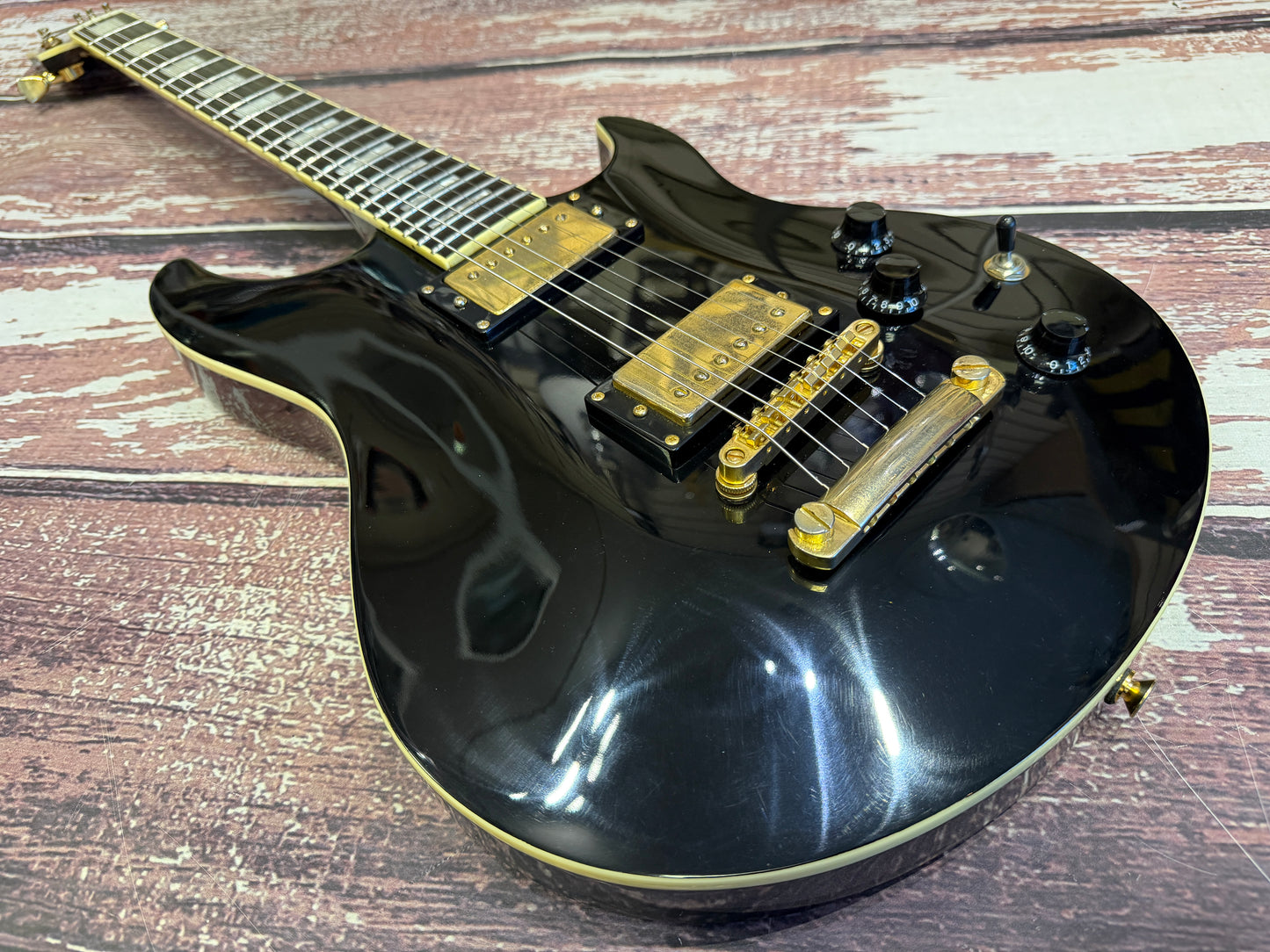 Peavey HP Signature Black & Gold