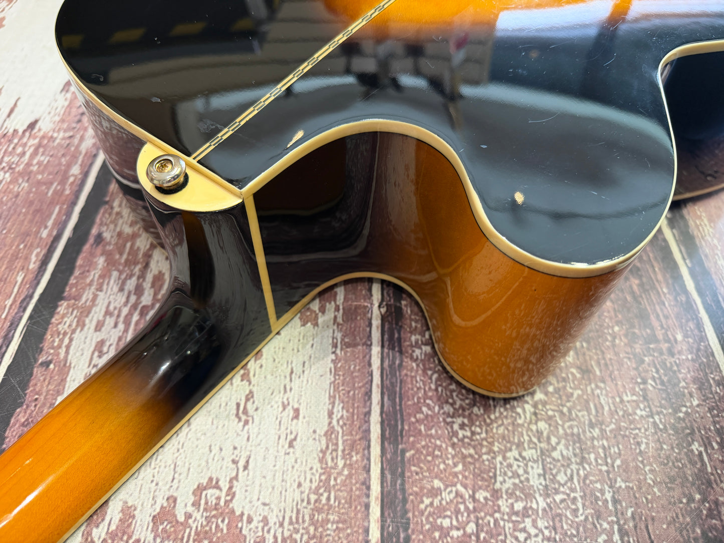 Epiphone EJ200CE Jumbo stereo twin pickups