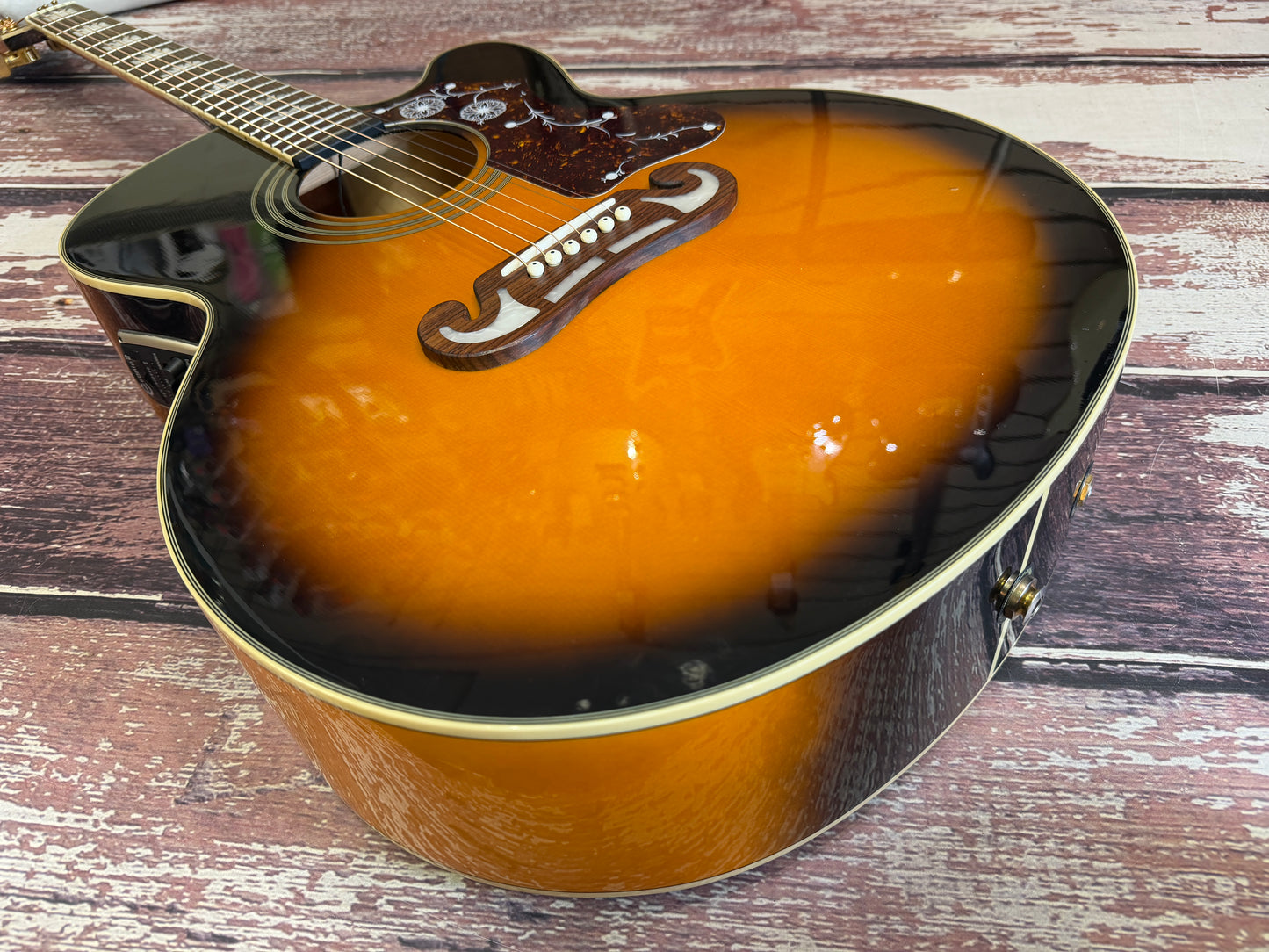 Epiphone EJ200CE Jumbo stereo twin pickups