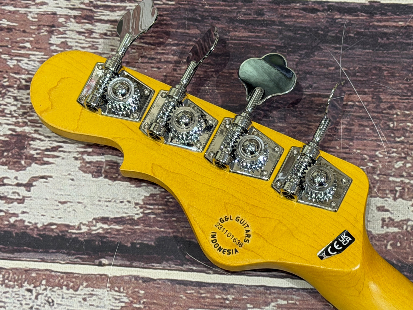 G&L Tribute LB-100 (P-Bass) 3 tone sunburst