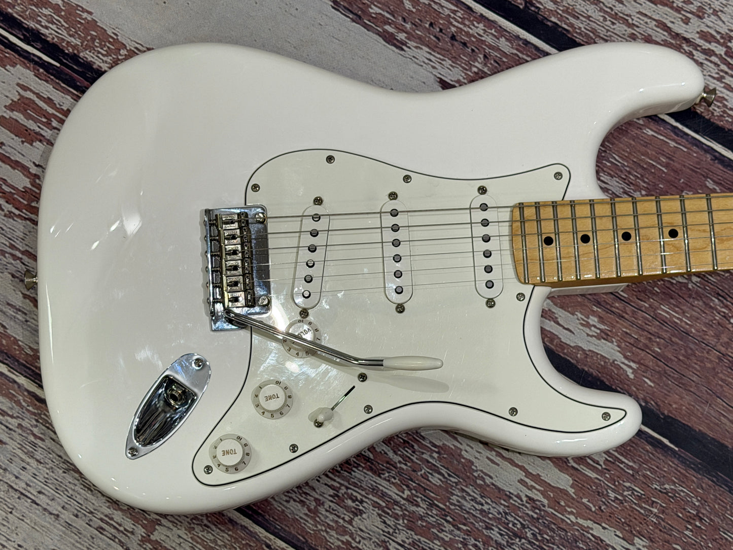 Fender Standard Stratocaster - Arctic White - 2020 Mexican