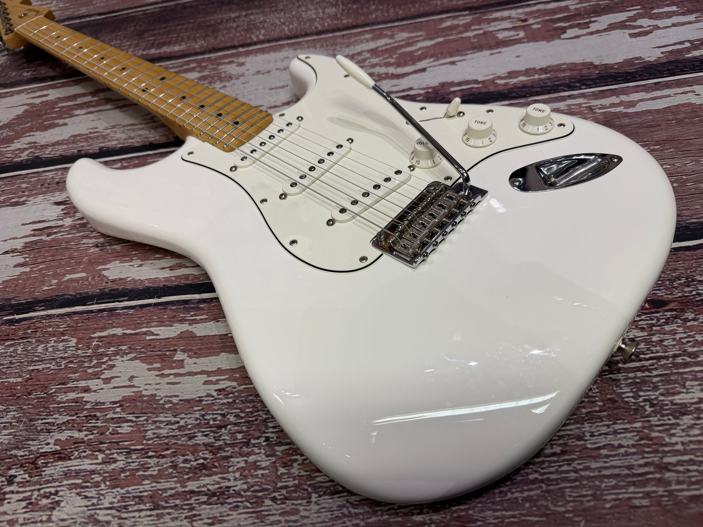 Fender Standard Stratocaster - Arctic White - 2020 Mexican
